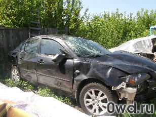 Битый автомобиль Mazda 3